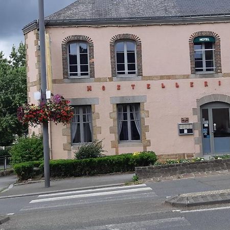 Logis Hotel Le Grand Cerf Ernée المظهر الخارجي الصورة